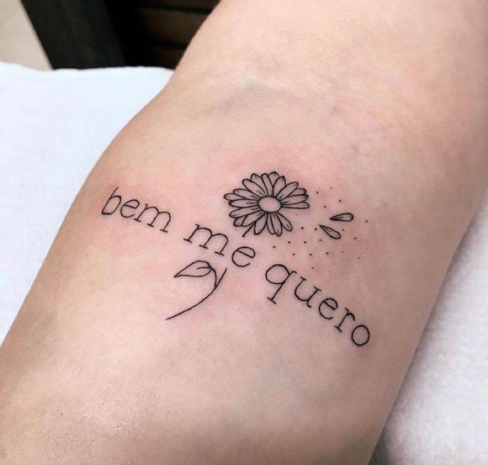 Moda tatuagem flor “bem me quero”