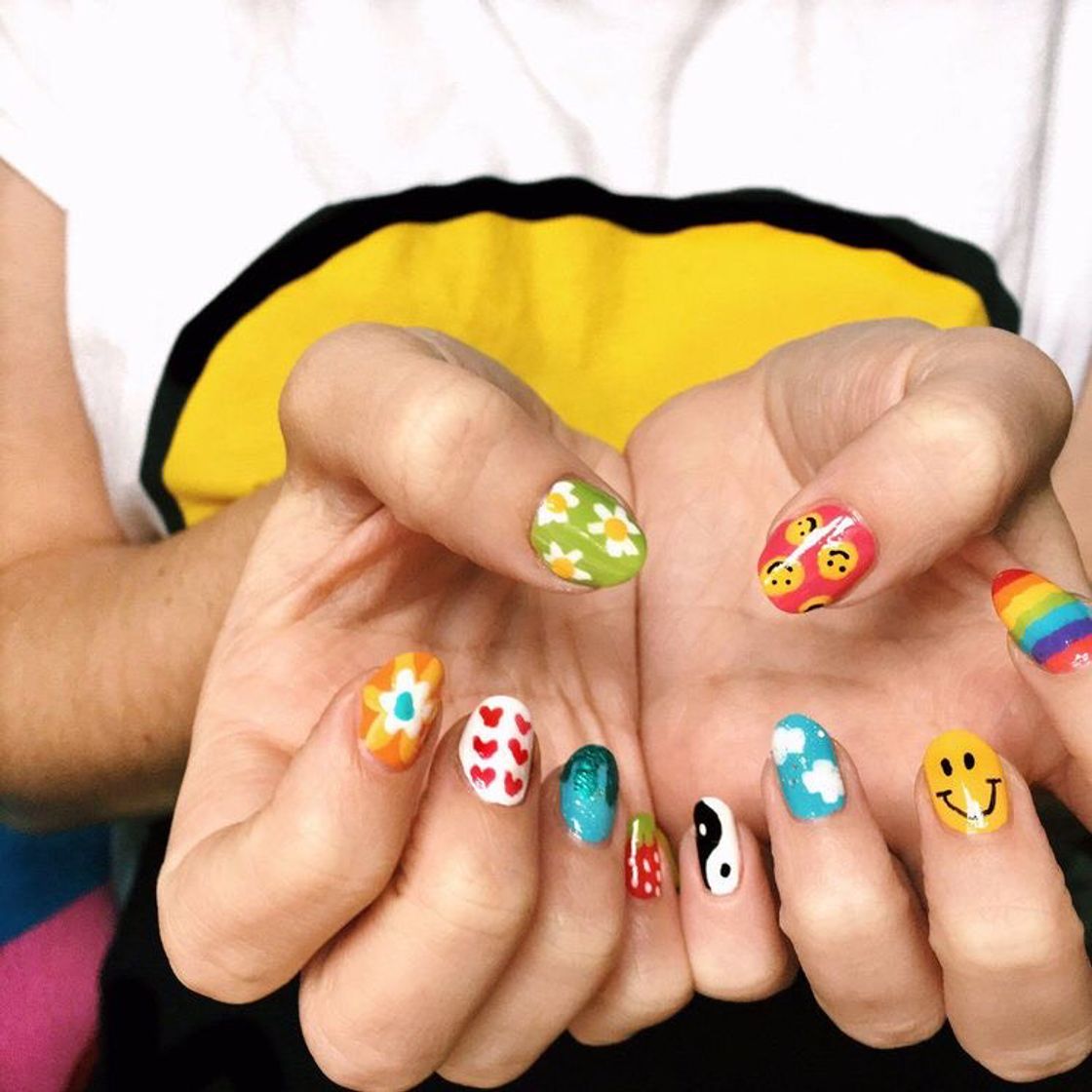 Moda Unhas curtinhas com estampas fofas 