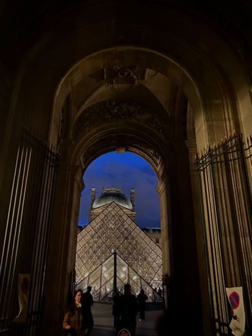 Place Museo del Louvre