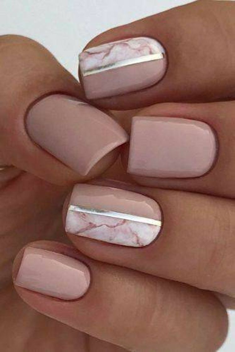 Moda Tendência nas unhas 🤩