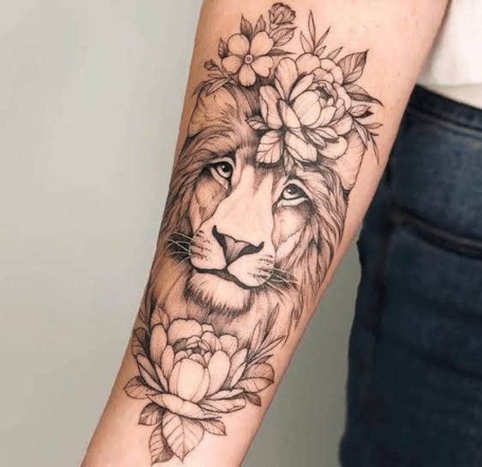 Social Tattoo feminina de leão 