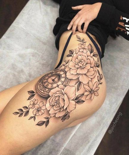tatuagem na perna 