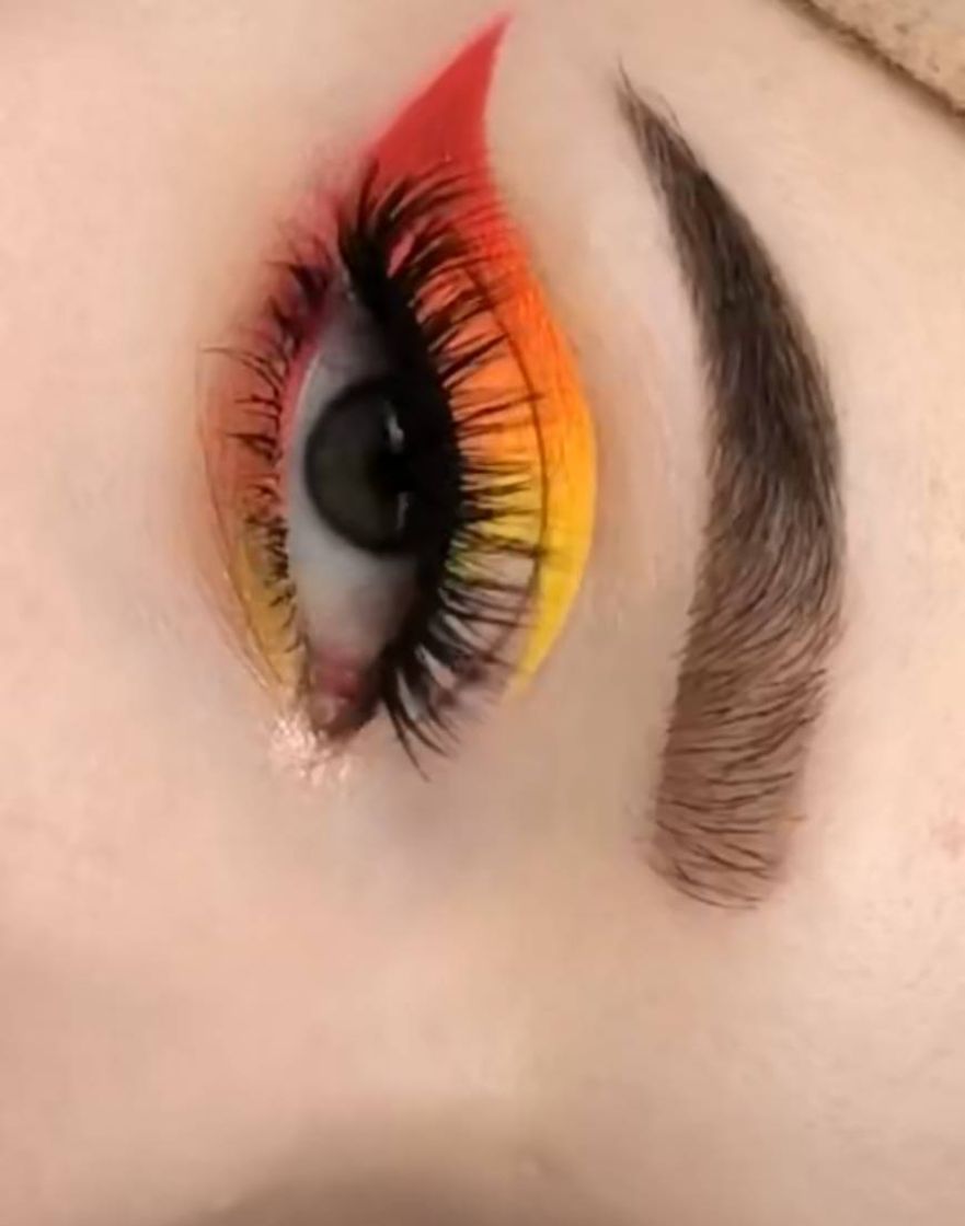 Moda Vídeo perfeito para aprender a fazer olhos bonitos 