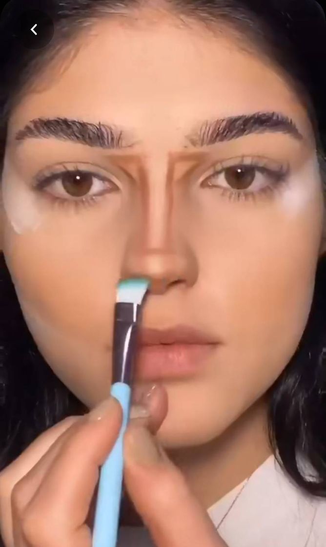 Social Ensinado a contornar o nariz 