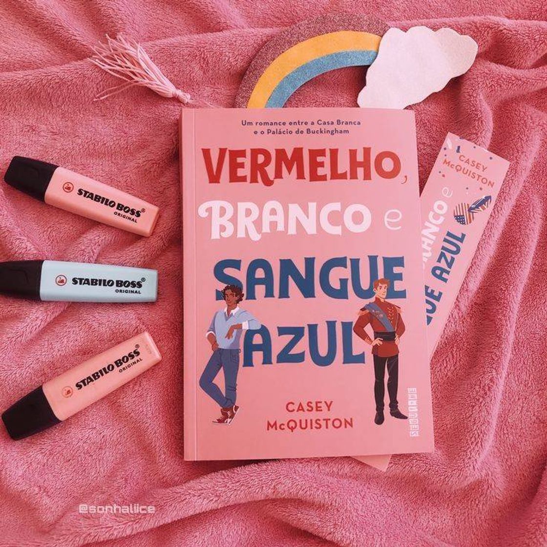 Fashion Vermelho, branco e sangue azul- Carry McQUISTON