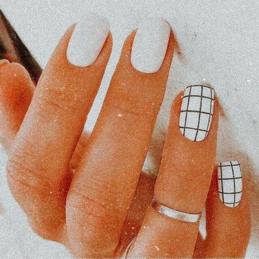 White nails 