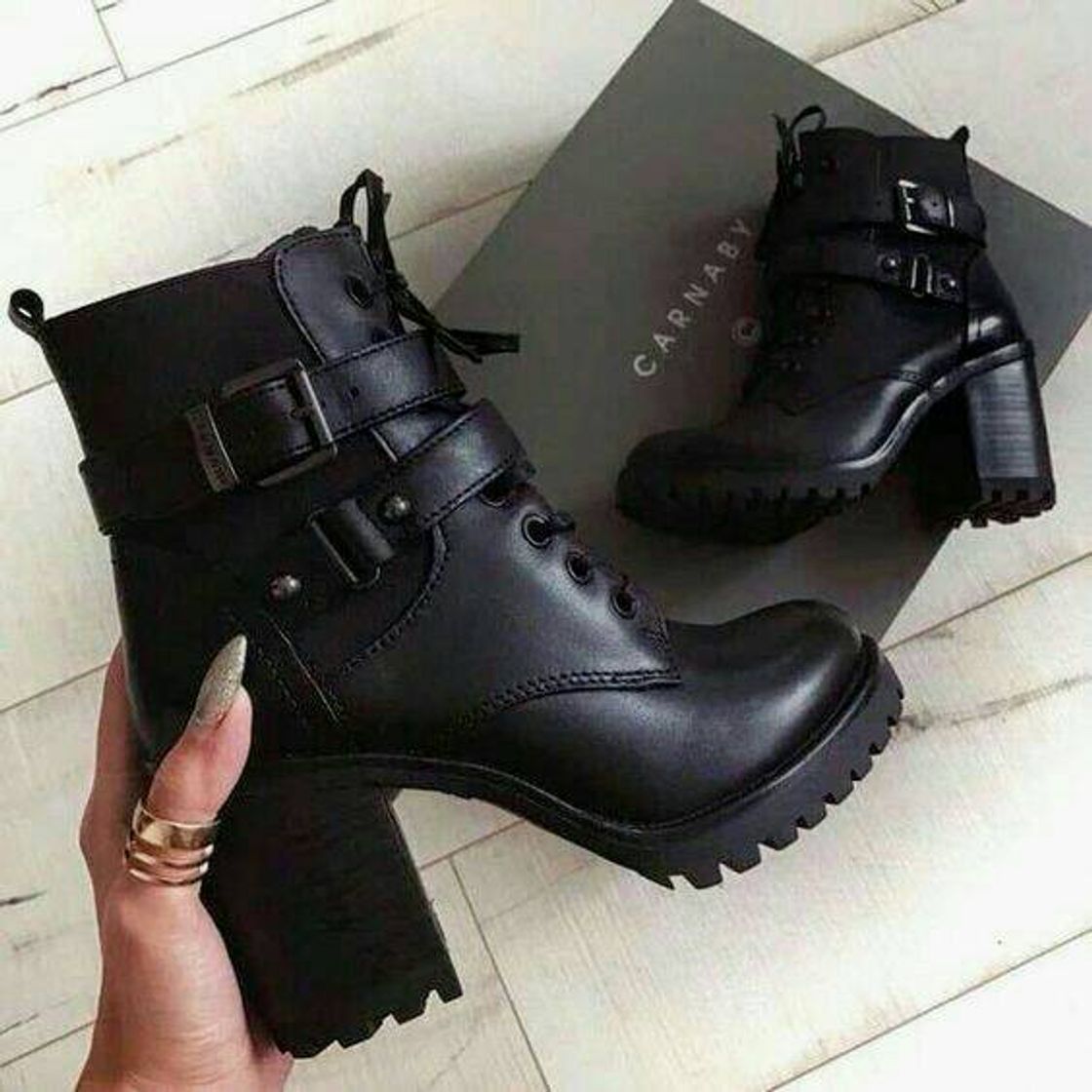 Moda Coturno feminino👢