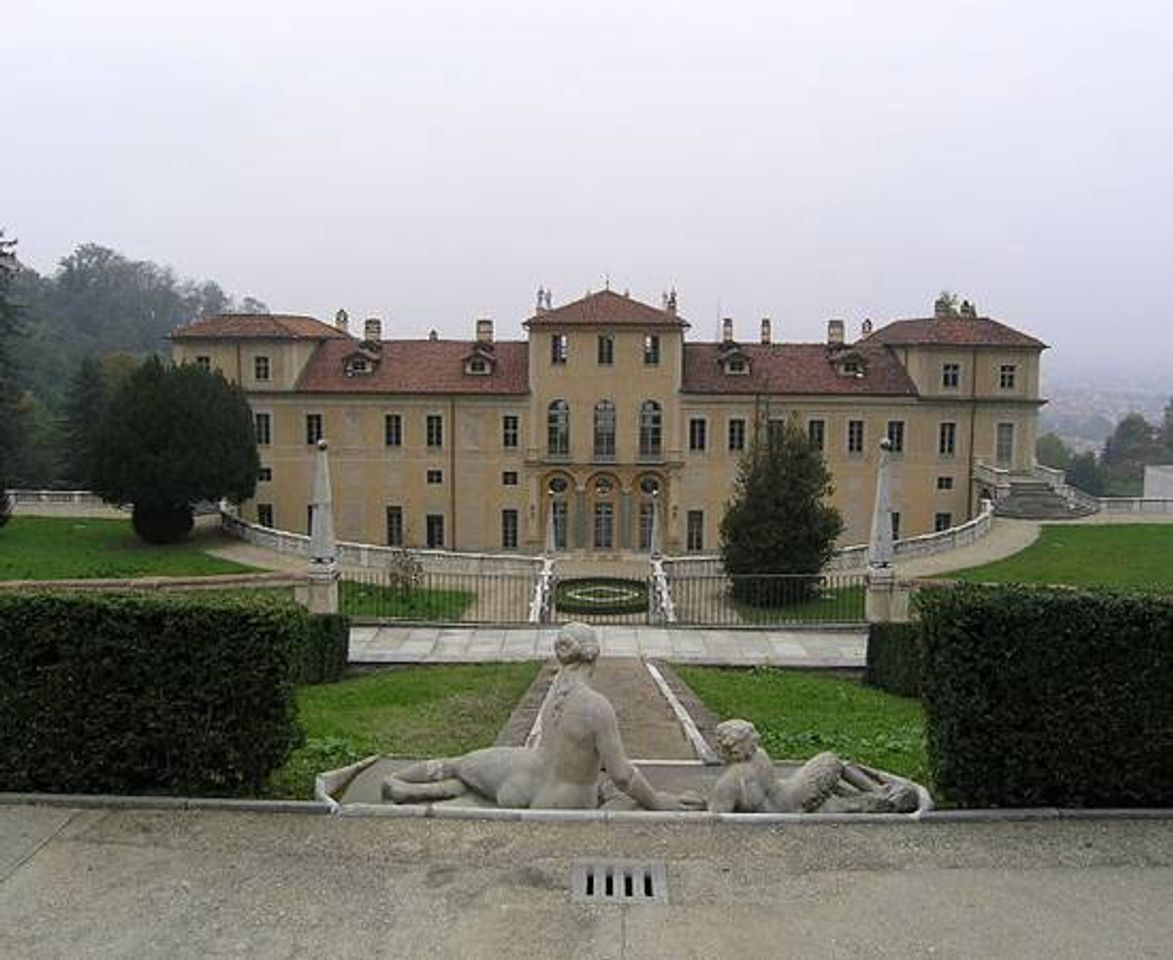 Place Villa della Regina