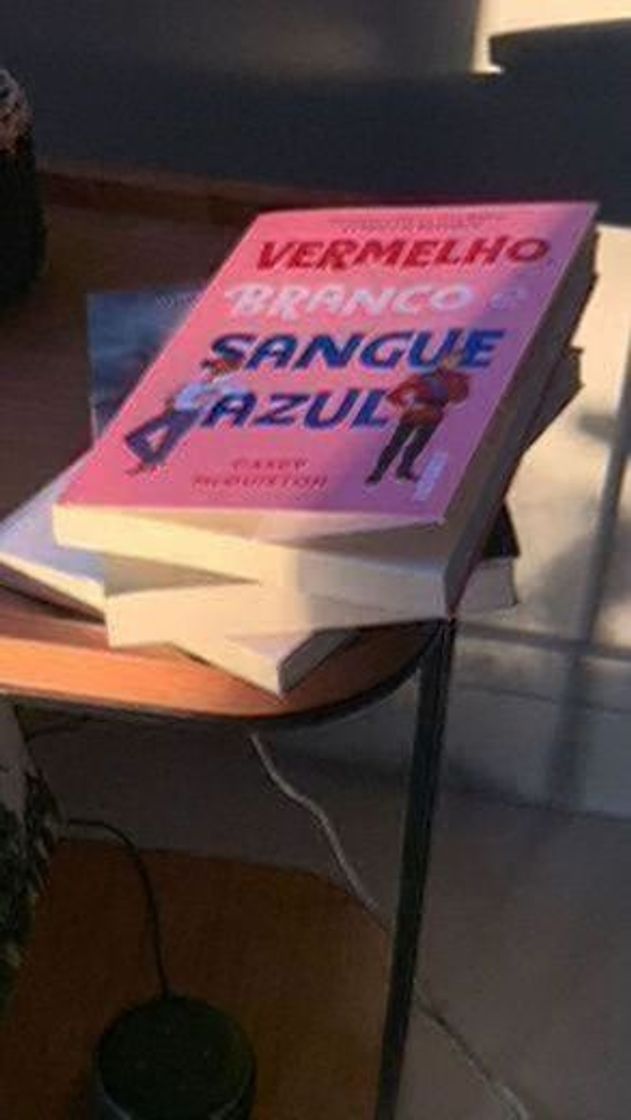 Libro Vermelho Branco e Sangue Azul