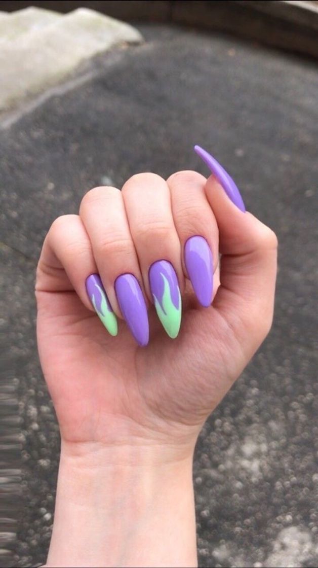 Moda Unhas coloridas 💙💜🔥