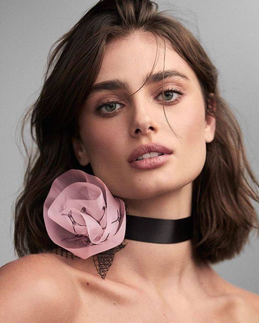 Fashion taylor hill IMG model