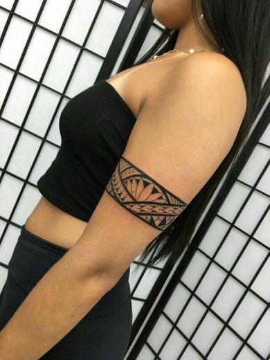 Tatto Maori feminina 