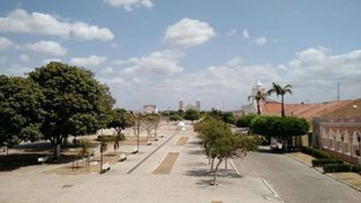 Lugar Praça Largo do Theberge