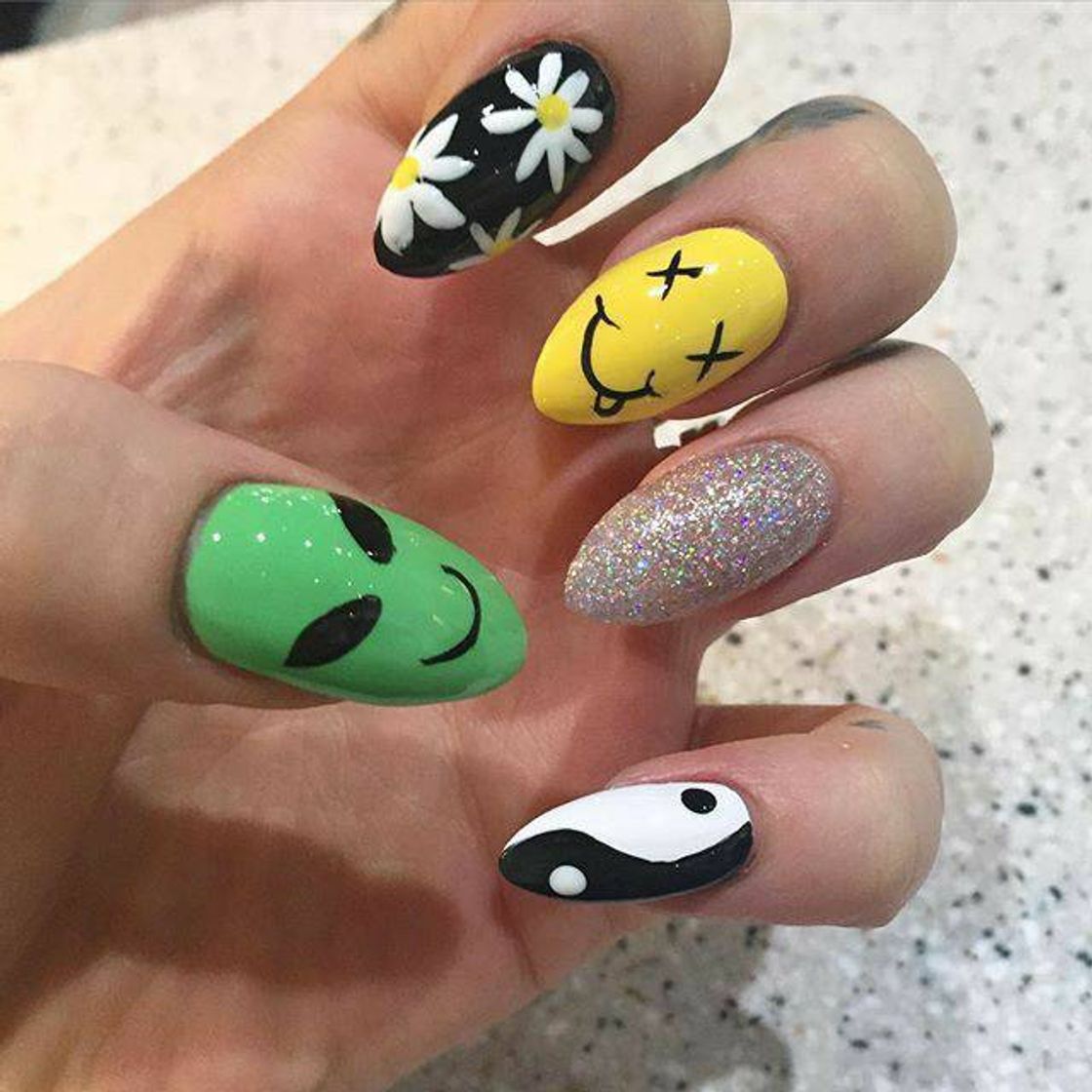 Moda Nails