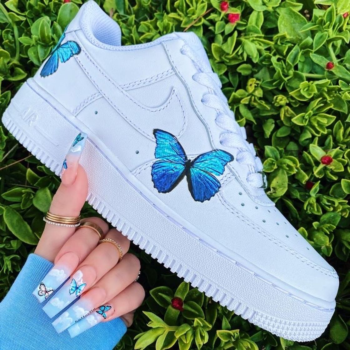 Fashion tênis branco com detalhe de borboleta 🦋 