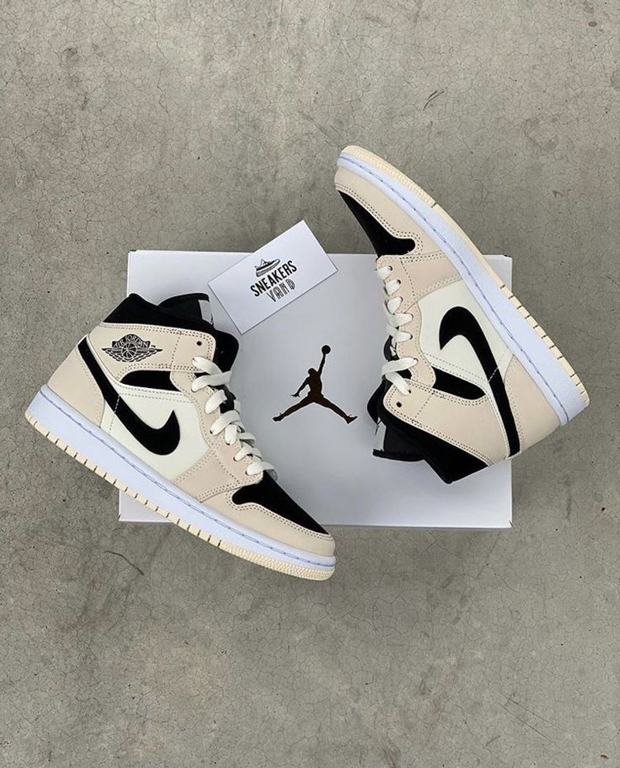 Social Nike Jordan 1 mids "guava ice" 