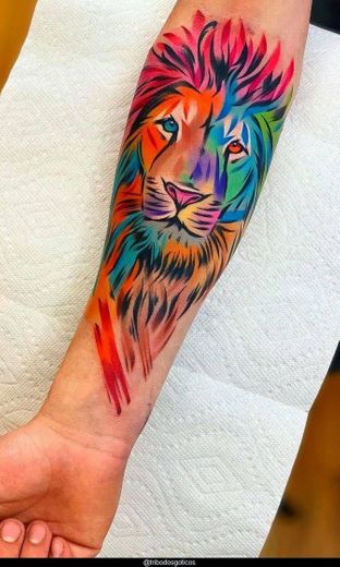 Tatuagem de Leão braço fechado