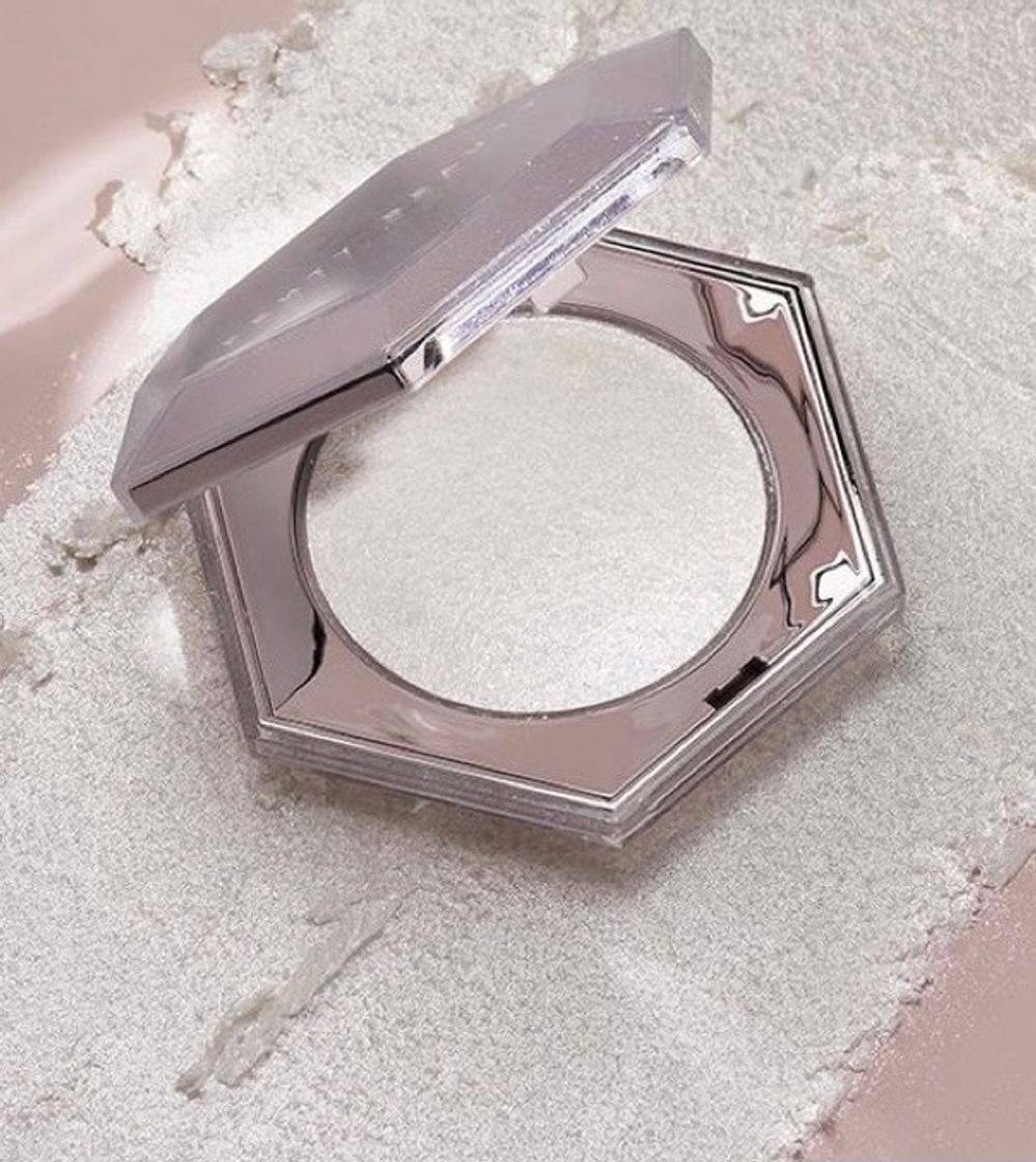 Moda Iluminador Fenty Diamond Bomb