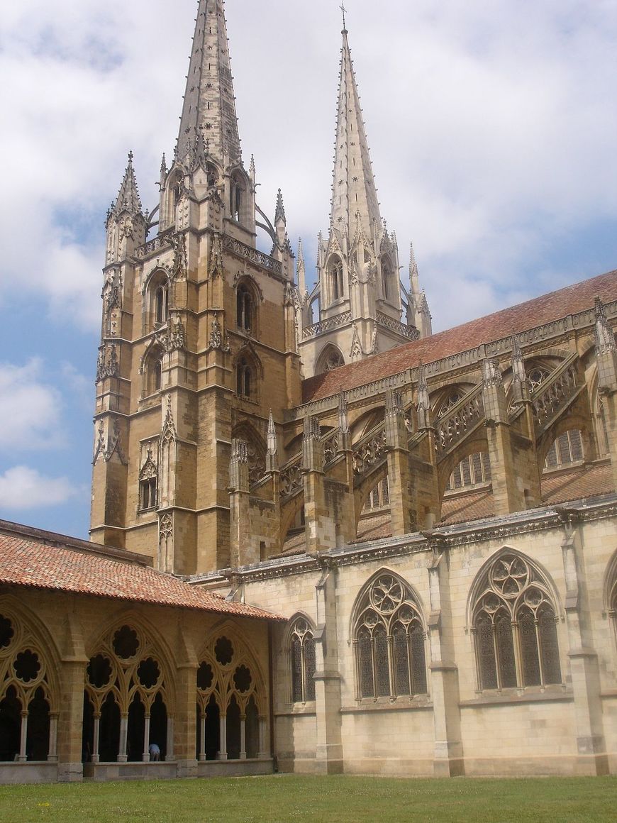 Place Cathédrale Sainte-Marie de Bayonne