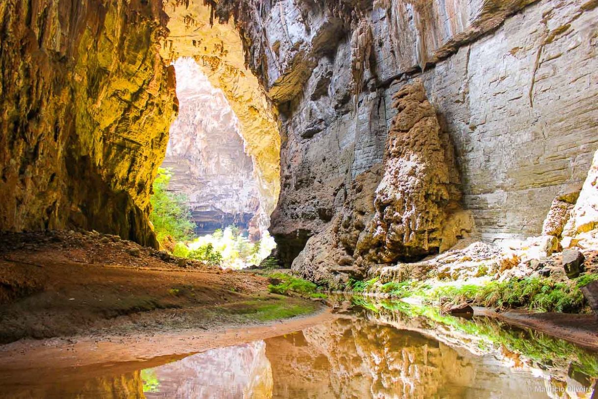 Lugar Gruta do janelão