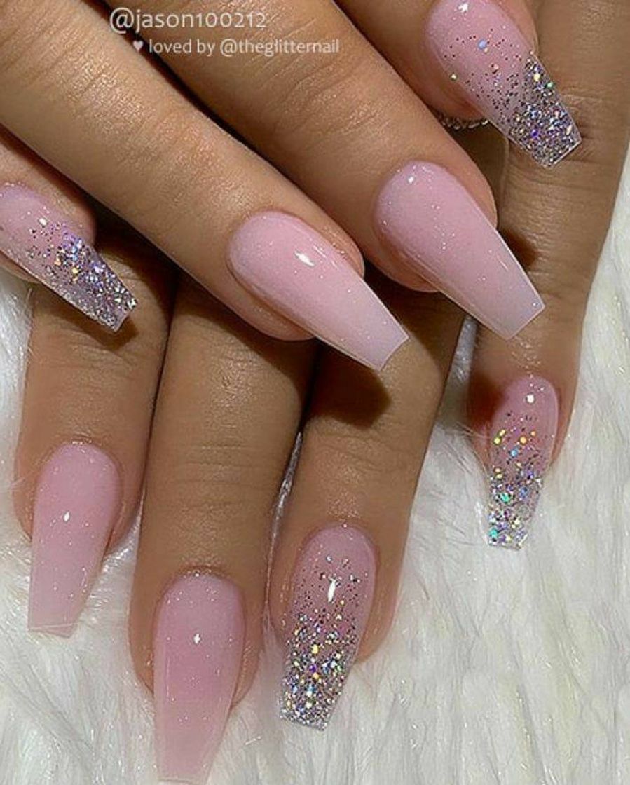 Moda Pink nails