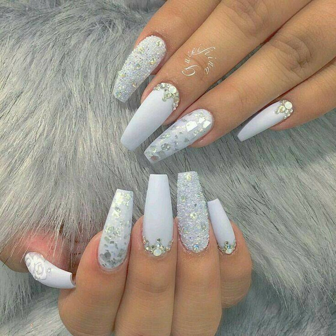 Fashion white nails