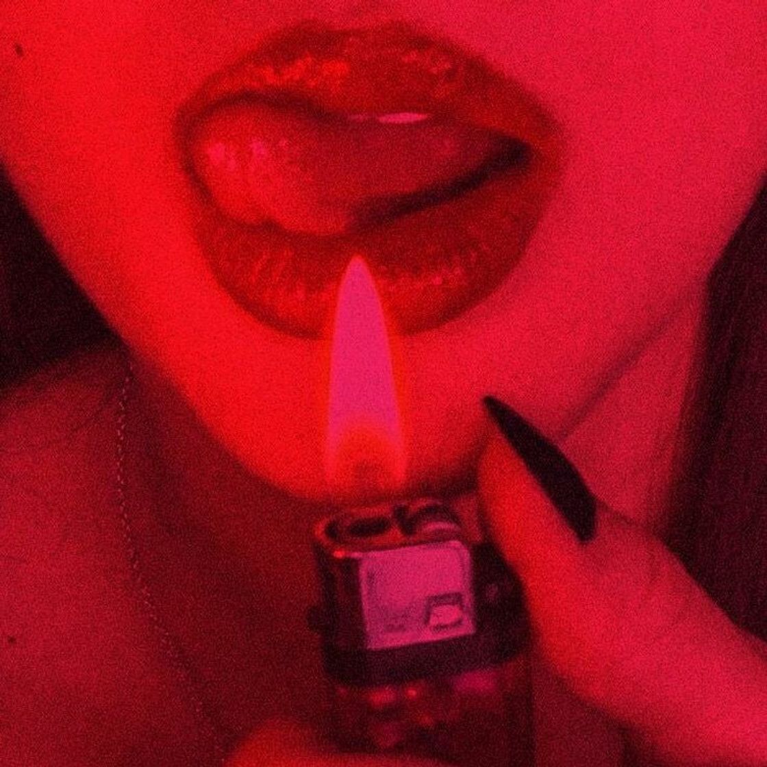 Canción Play with Fire (feat. Yacht Money)