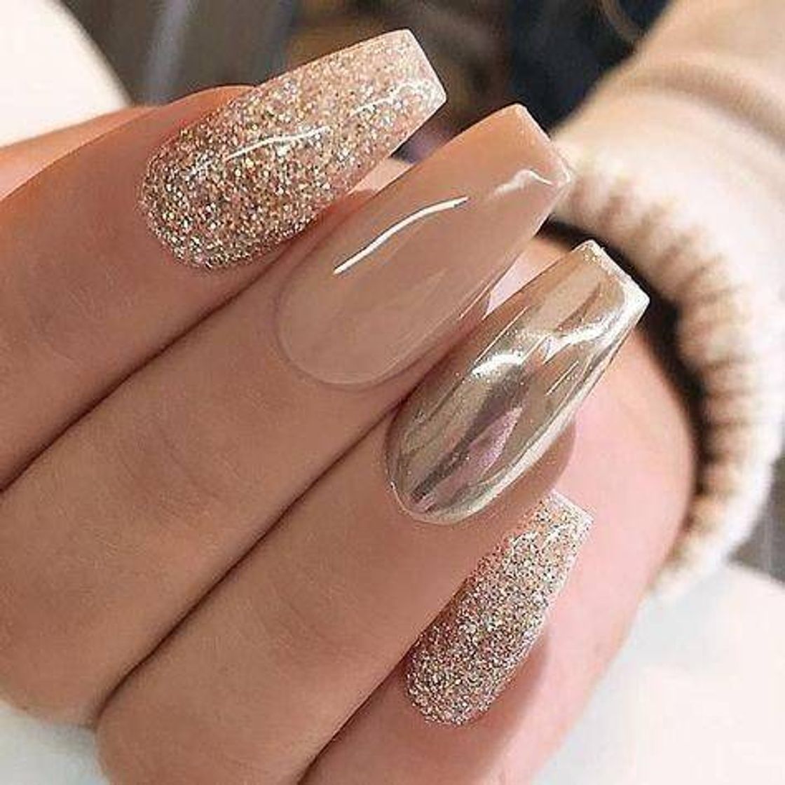 Moda Gold Nails 