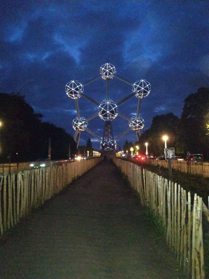 Lugar Atomium