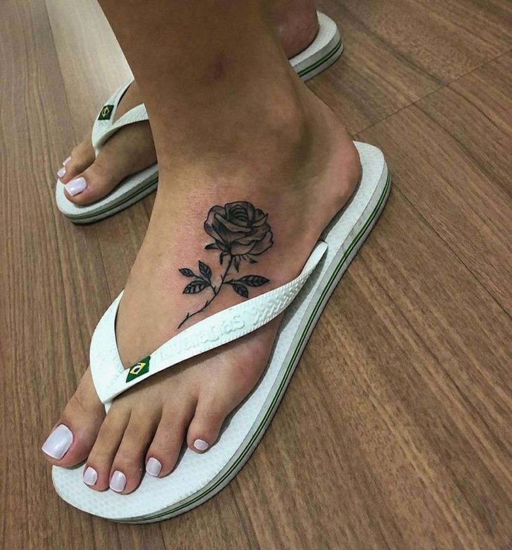 Fashion Tatuagem no pé 