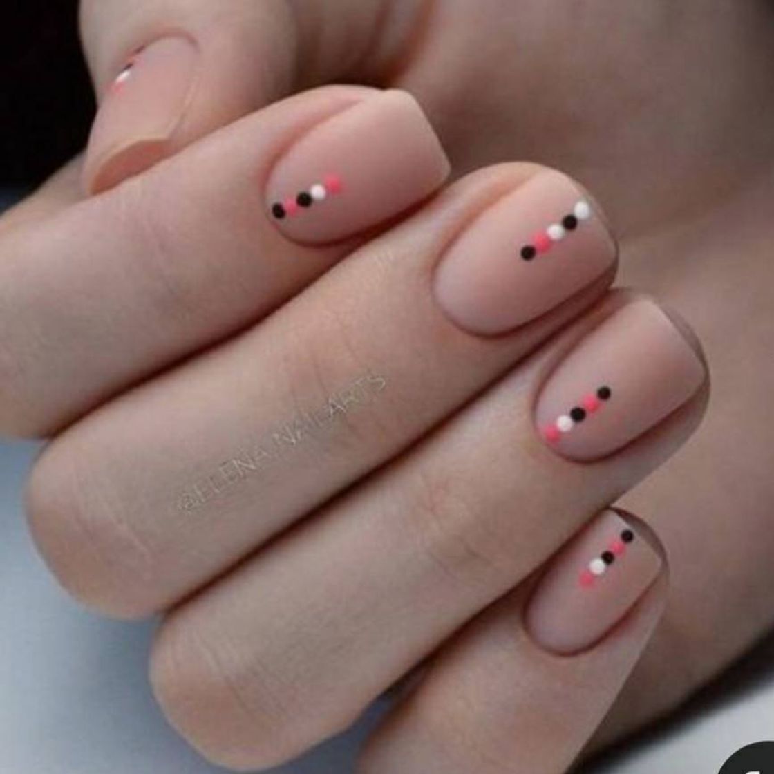 Moda Nails Minimalistas