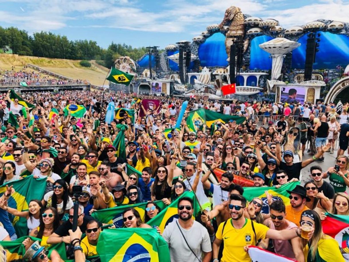 Moda Encontro de brasileiros na tomorrowland 