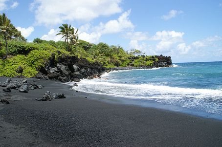 Lugares Waianapanapa Black Sand Beach