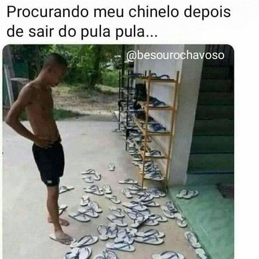 Quando vc entra os chinelos são diferentes mas quando sai...