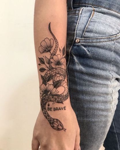 Tatuagem antebraço super linda 