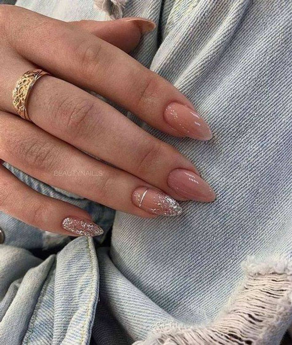 Fashion Nails simples em nude e prata 😍