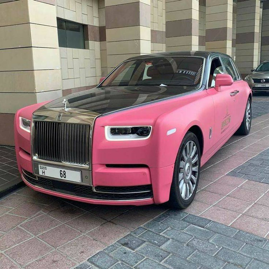 Moda Pink Rolls Royce Phantom VIII