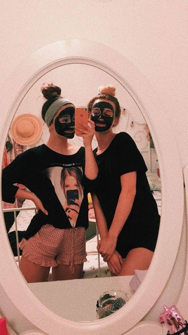 Fashion Skin Care com a melhor amiga, é uma ótima dica de foto