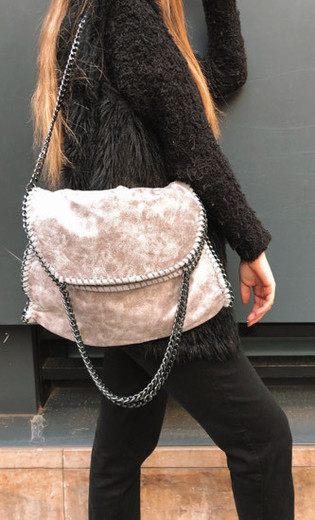 bolso cadenas gris claro