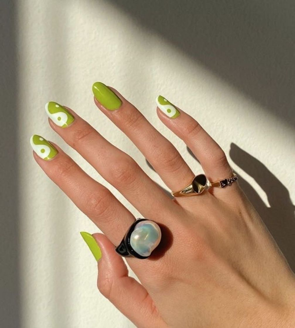 Moda Green Yin Yang Nail