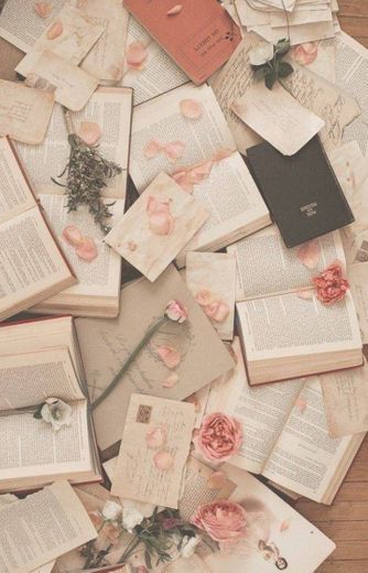 Livros e rosas 🥀📖