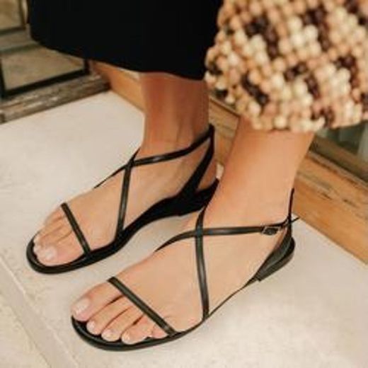 Flat sandal with crossed strap in black leather - Laia – Bryan Stepwise