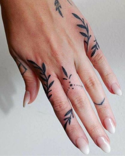 Tatuagem na Mão LINDA 