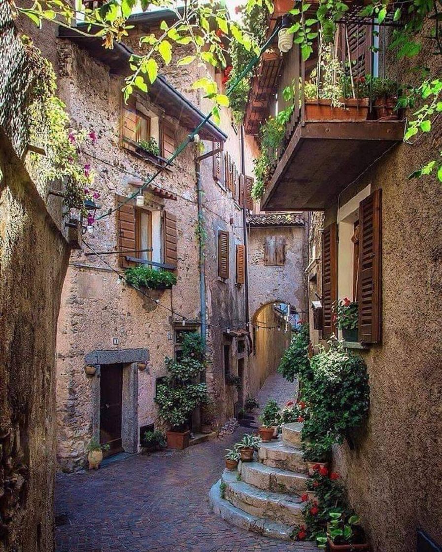 Places Tremosine sul Garda