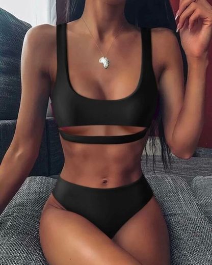 Bikini negro con abertura 