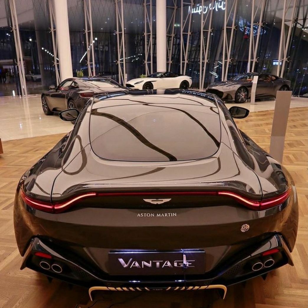 Moda Aston Martin 