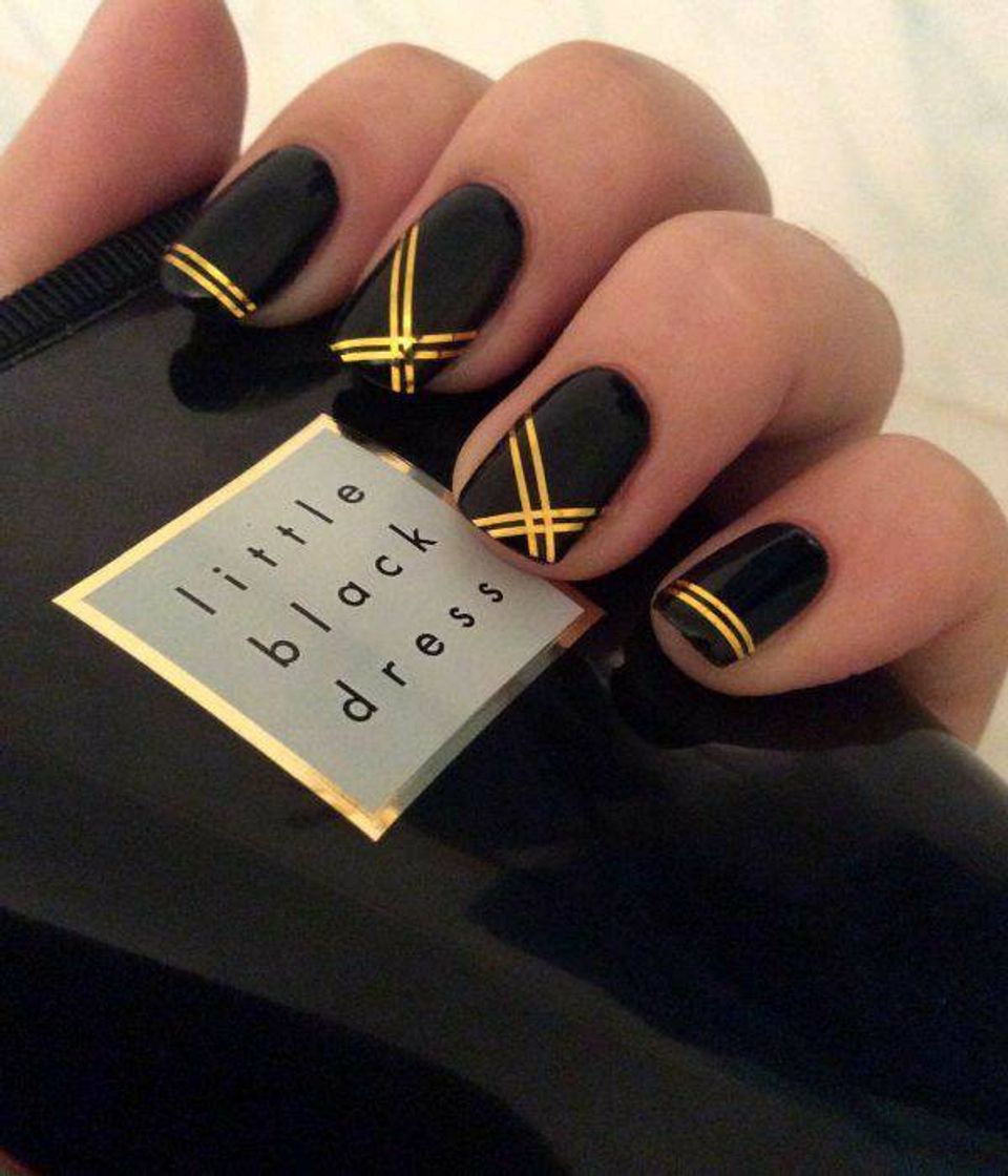 Fashion Black and gold nails