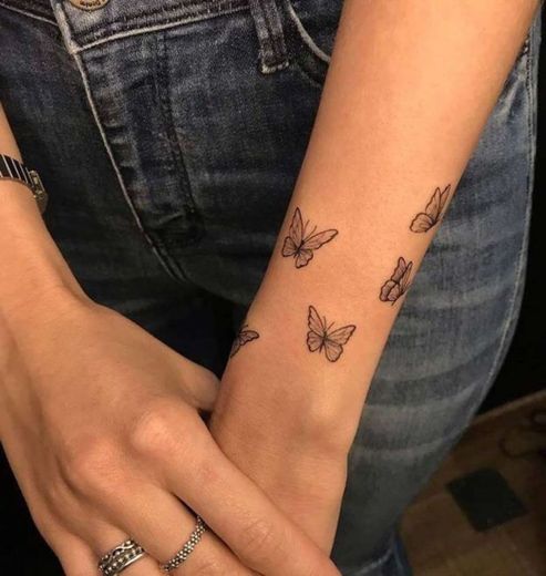 Tatuagem com traços finos 