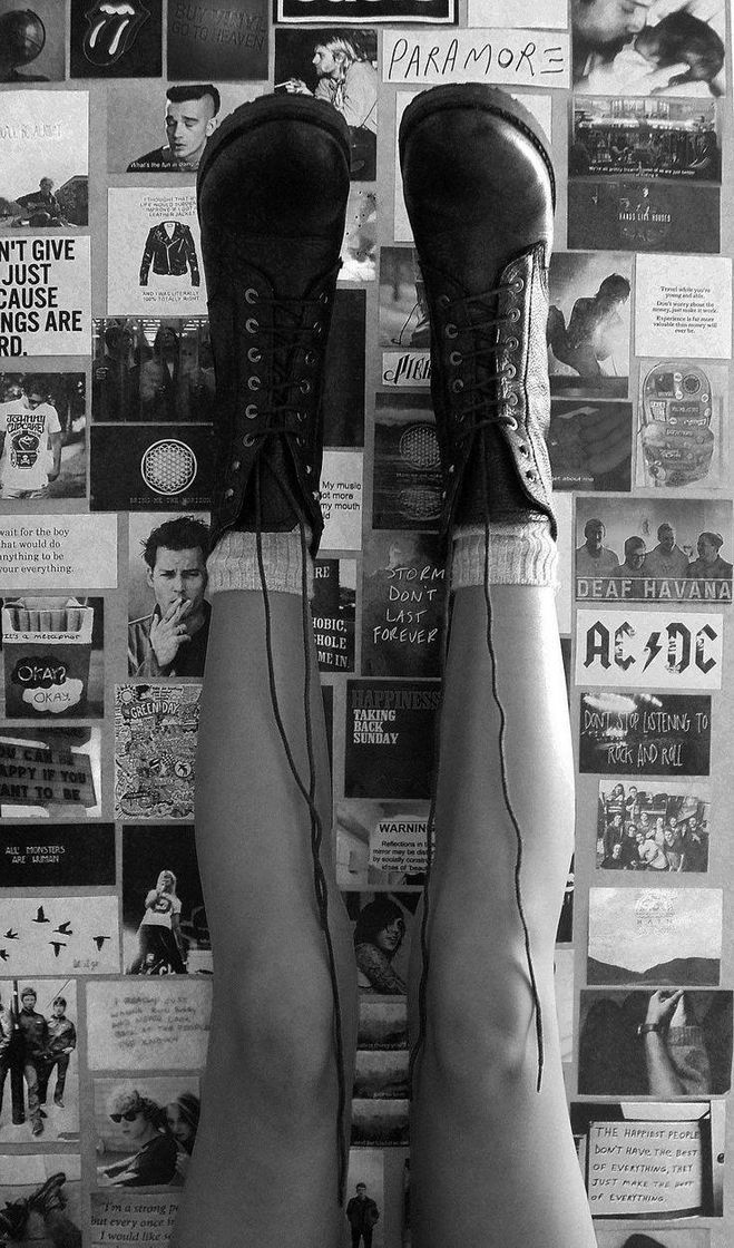 Fashion shoes verryy beaultiful 🖤 