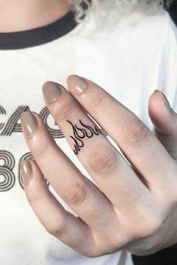 Tattoo foguinho no dedo